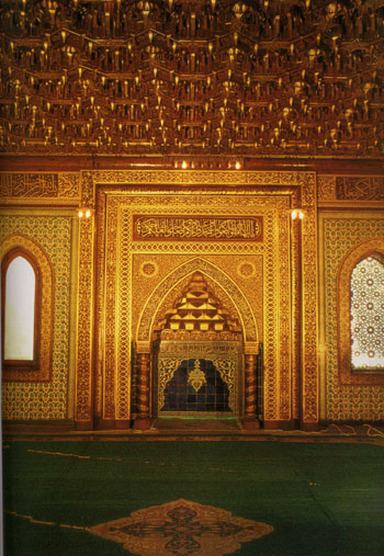 Moqarnass in mosque
